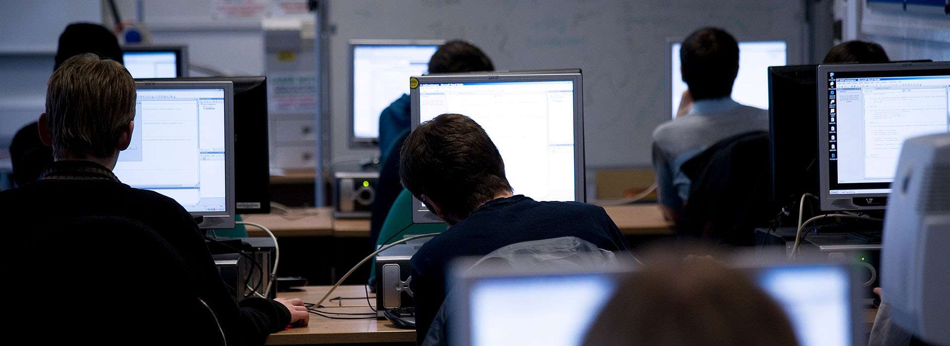 students working in IT lab
