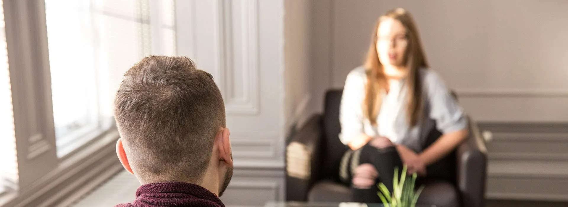 two people having a one to one conversation