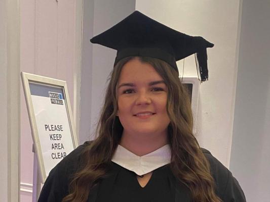 NicoleWallacegradpic2023