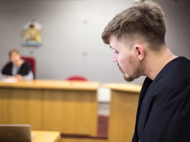 student in the RGU moot court